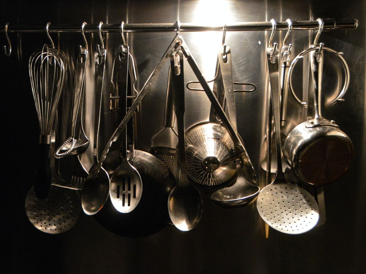7 Utensils That You Must Have in Your Kitchen